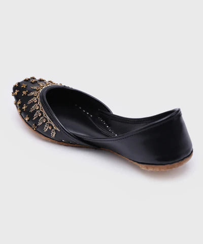 Black khussa