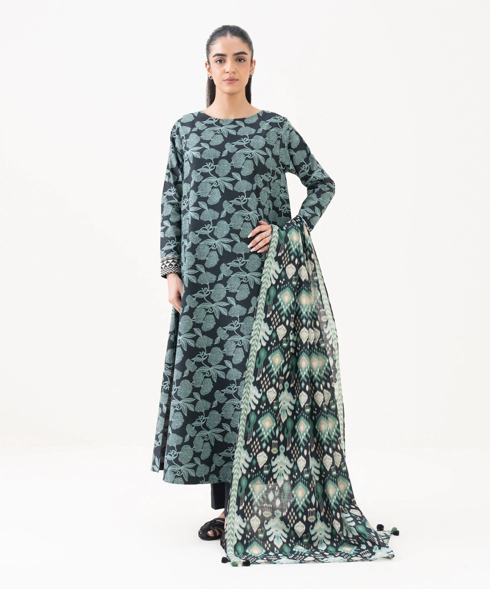 3 Piece - Printed Khaddar Suit